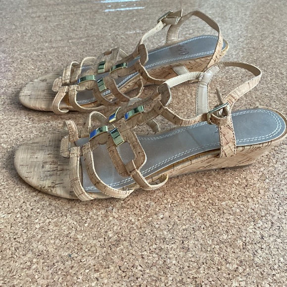 Natural Cork Upper Sandals - Picture 5 of 8